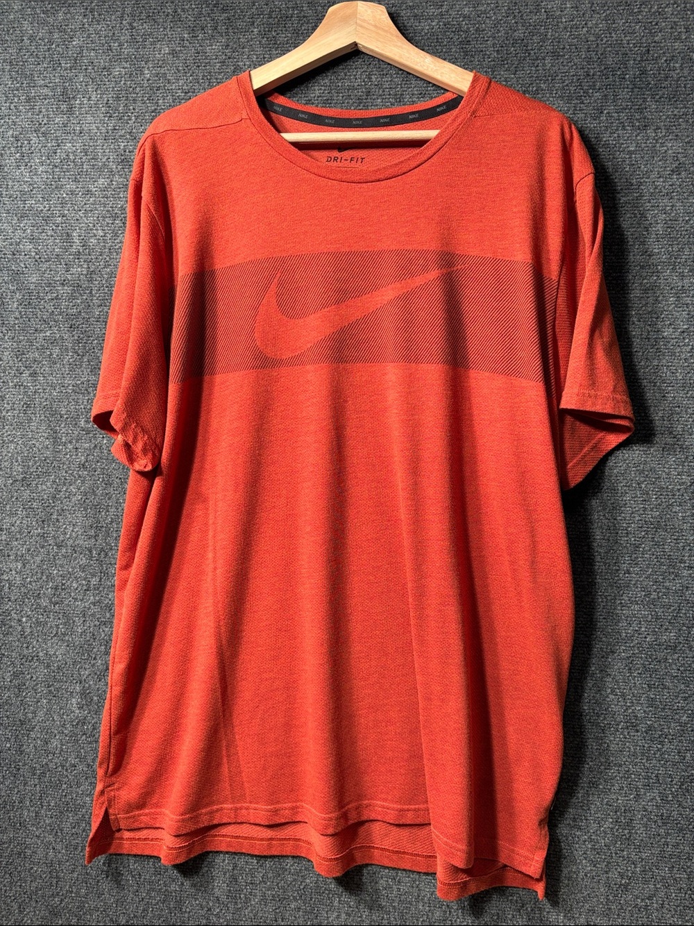 Nike Men’s Orange Crew Neck Dri-FIT Graphic Tee
Size: XXL